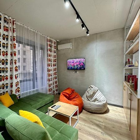 Izzzi Hostel ビシュケク エクステリア 写真