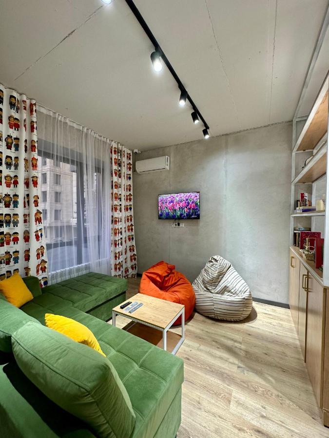 Izzzi Hostel ビシュケク エクステリア 写真