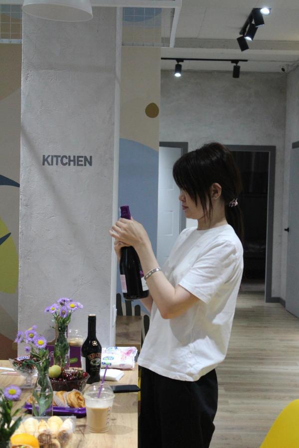 Izzzi Hostel ビシュケク エクステリア 写真