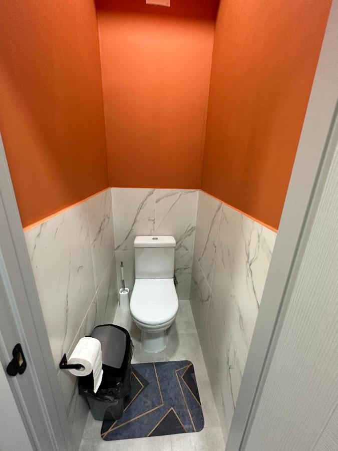 Izzzi Hostel ビシュケク エクステリア 写真
