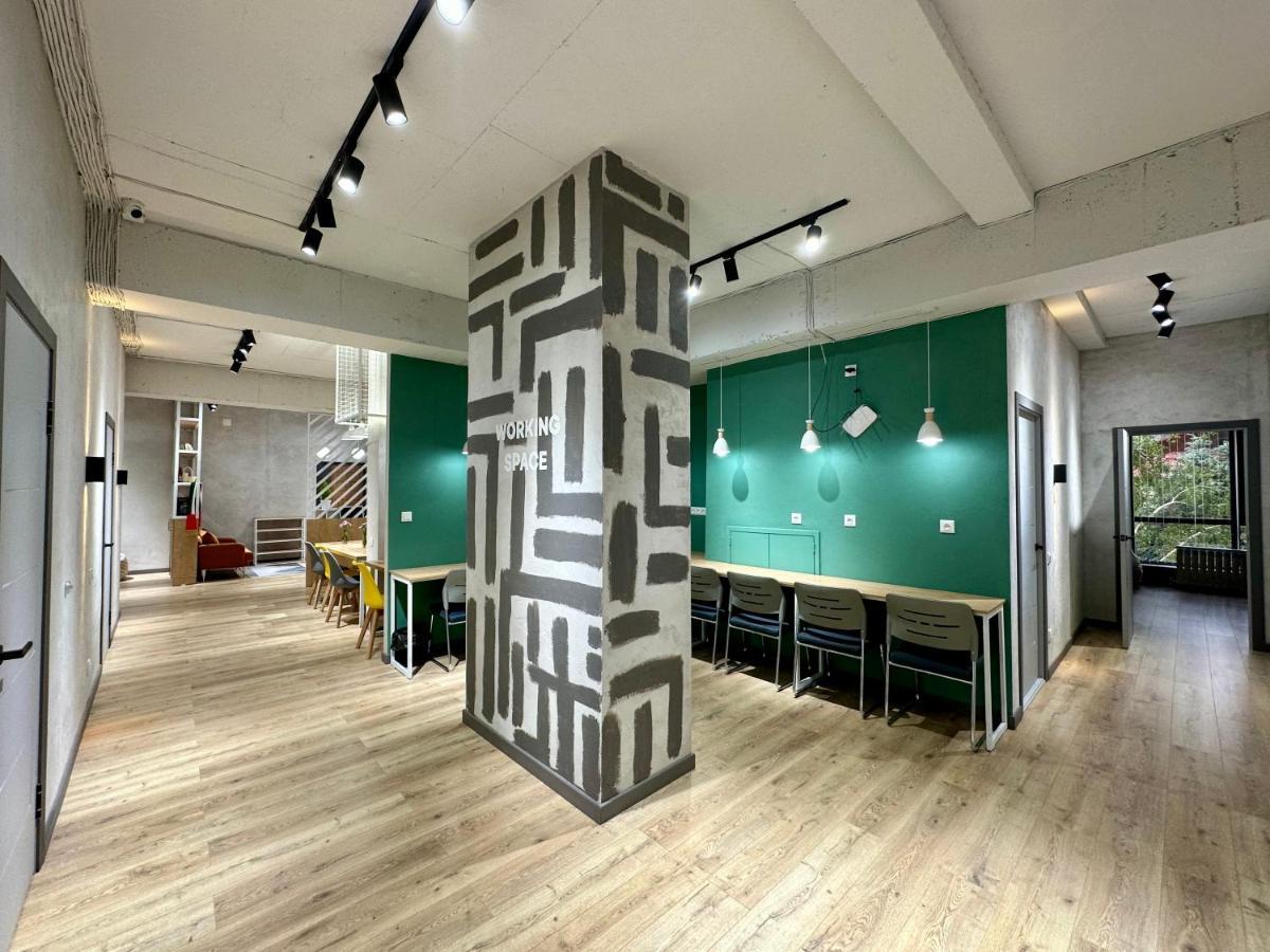 Izzzi Hostel ビシュケク エクステリア 写真