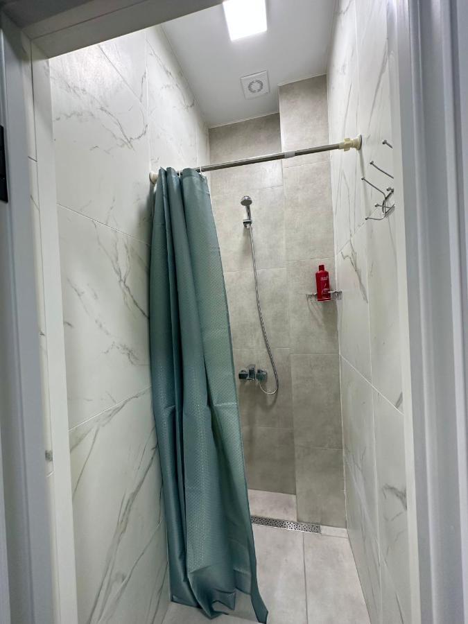 Izzzi Hostel ビシュケク エクステリア 写真
